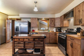 Classic 3BD Tahoe Cabin with Hot Tub
